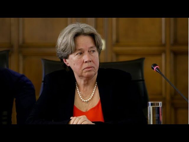 ΝΟΣΟΥΝ ΚΑΙ ΟΙ ΕΜΒΟΛΙΑΣΜΕΝΟΙ, ΔΕΝ ΕΧΕΙ ΝΟΗΜΑ ΤΟ ΠΙΣΤΟΠΟΙΗΤΙΚΟ, ΛΕΙ Η ΛΙΝΟΥ.