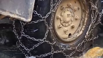 Ροδα φορτηγού με αλυσίδες