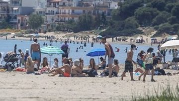 παραλια λουόμενοι θαλασσα μπανια διακοπες