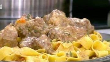 Χοιρινό λεμονάτο με παπαρδέλες